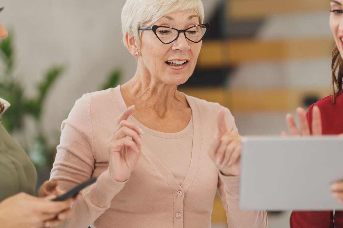 A woman explaining an idea in a meeting